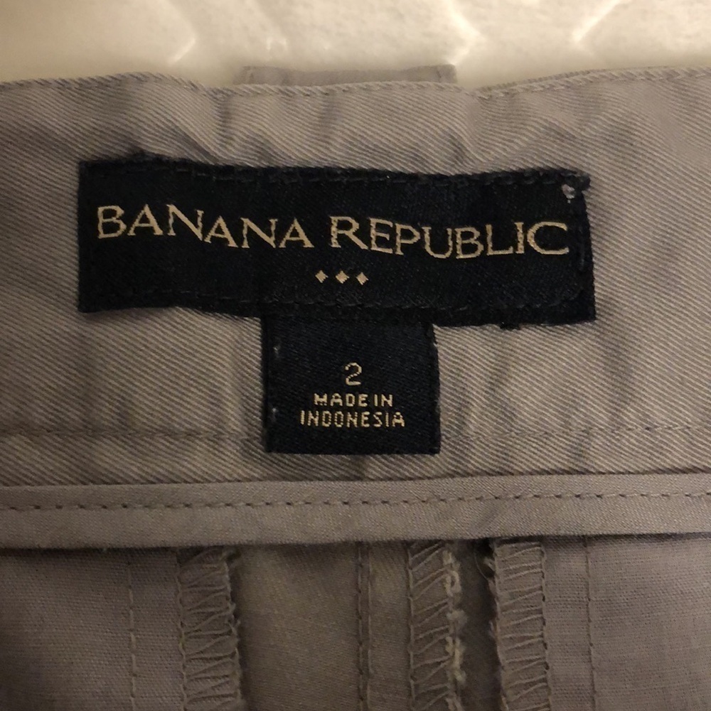 Super cute Banana Republic grey shorts with pockets everywhere! - Picture 3 of 9